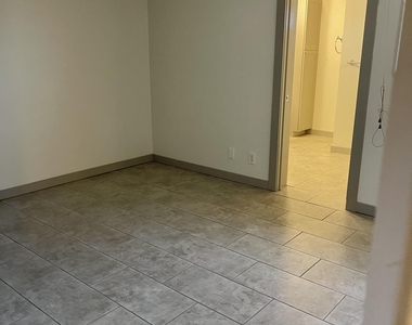 1238 W Malibu Drive - Photo Thumbnail 13