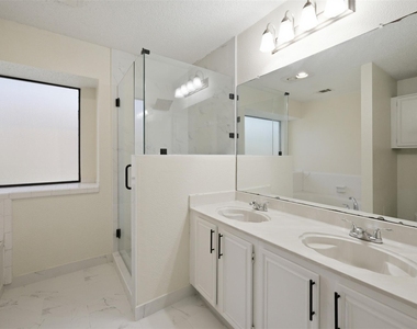 5406 Blue Cove Drive - Photo Thumbnail 18