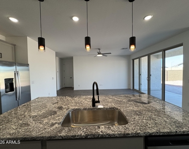 7606 W Smoketree Drive - Photo Thumbnail 3