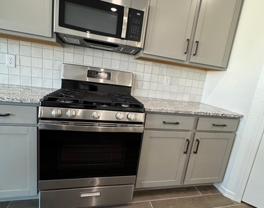 7606 W Smoketree Drive - Photo Thumbnail 7