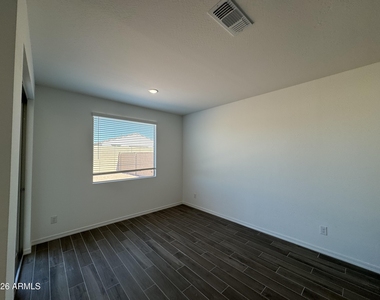 7606 W Smoketree Drive - Photo Thumbnail 10
