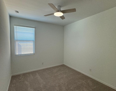 7606 W Smoketree Drive - Photo Thumbnail 8