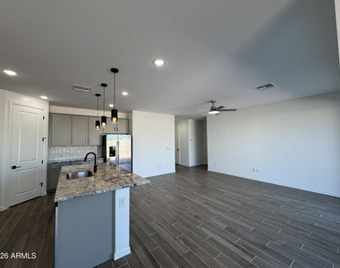 7606 W Smoketree Drive - Photo Thumbnail 5