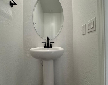 7606 W Smoketree Drive - Photo Thumbnail 14