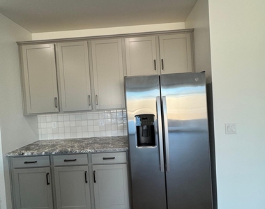 7606 W Smoketree Drive - Photo Thumbnail 6