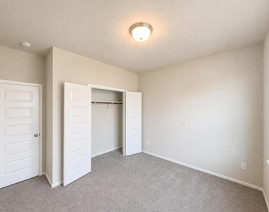5601 Portola Lane - Photo Thumbnail 10