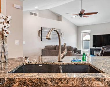 3659 W Elgin Street - Photo Thumbnail 16