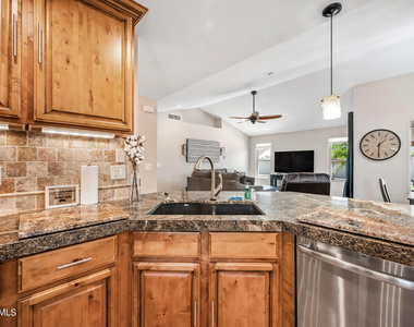 3659 W Elgin Street - Photo Thumbnail 12