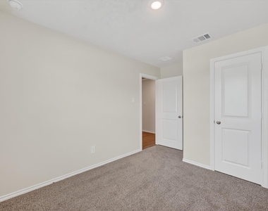 3918 Applewood Trail - Photo Thumbnail 9
