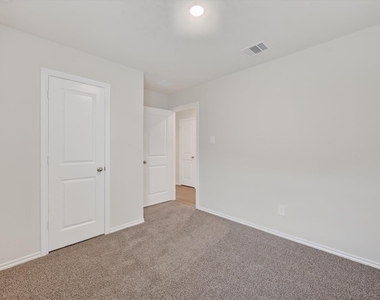 3918 Applewood Trail - Photo Thumbnail 12