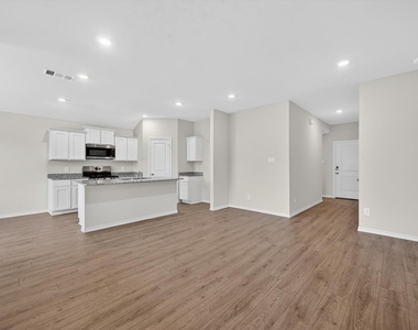 3918 Applewood Trail - Photo Thumbnail 2