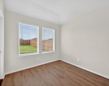 3918 Applewood Trail - Photo Thumbnail 7