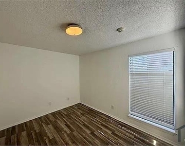 9813 Walnut Street - Photo Thumbnail 9