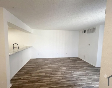 9813 Walnut Street - Photo Thumbnail 8