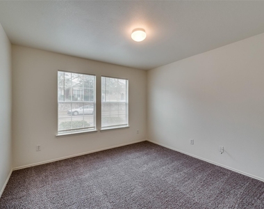 2946 Midbury Drive - Photo Thumbnail 15