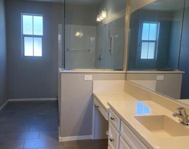 17132 N 9th Place - Photo Thumbnail 7