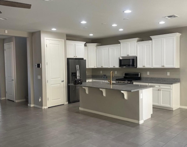 17132 N 9th Place - Photo Thumbnail 2