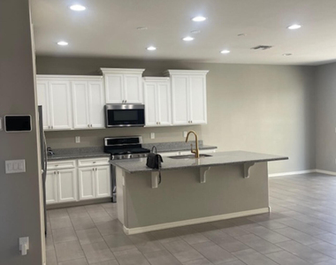 17132 N 9th Place - Photo Thumbnail 3