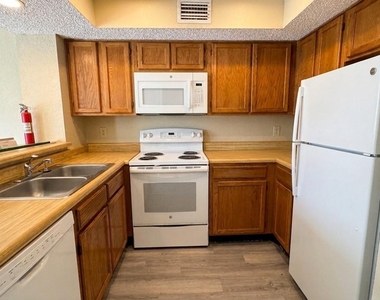9811 Walnut Street - Photo Thumbnail 4