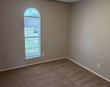 1803 Wickersham Drive - Photo Thumbnail 10