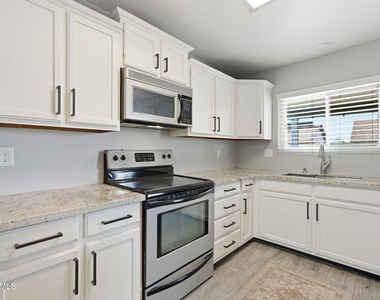 1735 E Stephens Drive - Photo Thumbnail 10