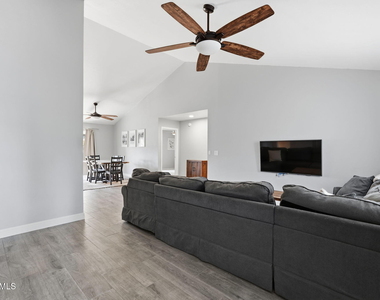 1735 E Stephens Drive - Photo Thumbnail 5