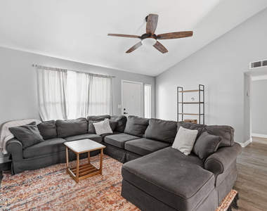1735 E Stephens Drive - Photo Thumbnail 7