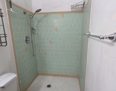 847 W 10th Street - Photo Thumbnail 6