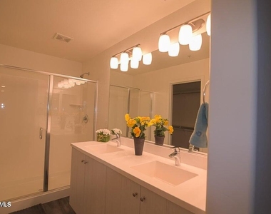 2362 E Huntington Drive - Photo Thumbnail 10