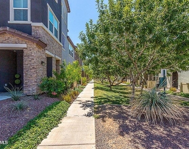 2362 E Huntington Drive - Photo Thumbnail 18