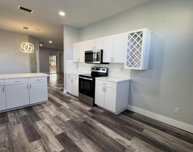 822 Nw Sorrento Lane - Photo Thumbnail 8