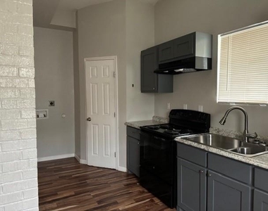2932 Haynie #d Street - Photo Thumbnail 6
