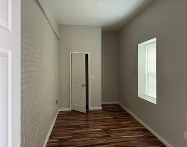 2932 Haynie #d Street - Photo Thumbnail 3