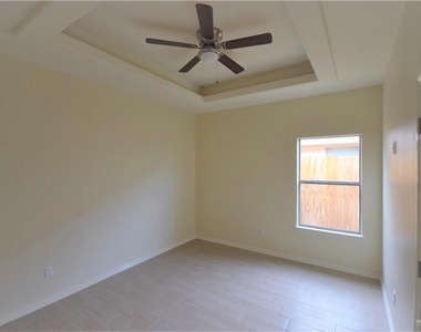 1217 Upas Drive - Photo Thumbnail 8
