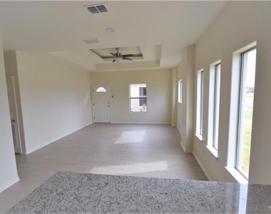 1217 Upas Drive - Photo Thumbnail 7