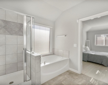 817 Cloverwood Drive - Photo Thumbnail 14