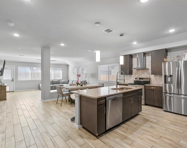 817 Cloverwood Drive - Photo Thumbnail 5