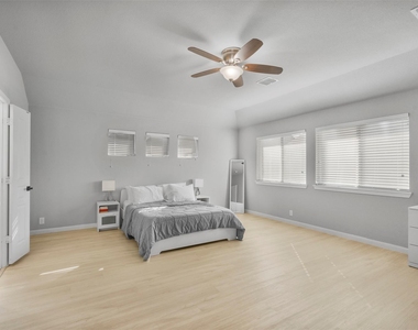 817 Cloverwood Drive - Photo Thumbnail 11