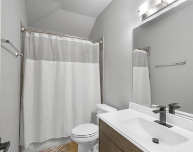 817 Cloverwood Drive - Photo Thumbnail 17