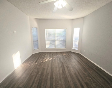 4605 Buffalo Bend Place - Photo Thumbnail 10
