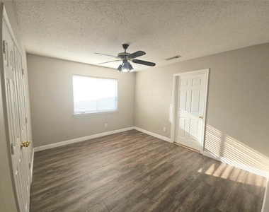 4605 Buffalo Bend Place - Photo Thumbnail 19