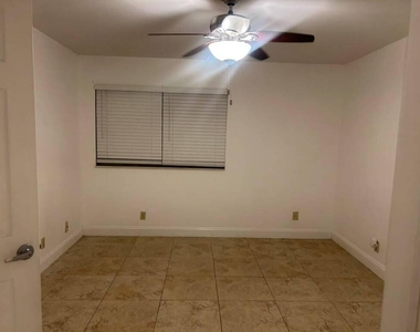 3370 N Pinewalk Drive N - Photo Thumbnail 2