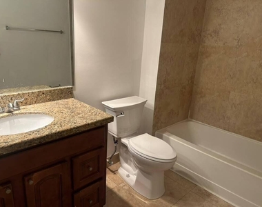 3370 N Pinewalk Drive N - Photo Thumbnail 18