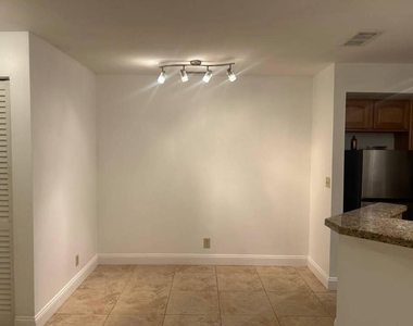3370 N Pinewalk Drive N - Photo Thumbnail 6