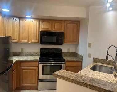 3370 N Pinewalk Drive N - Photo Thumbnail 10