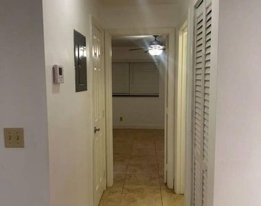 3370 N Pinewalk Drive N - Photo Thumbnail 31