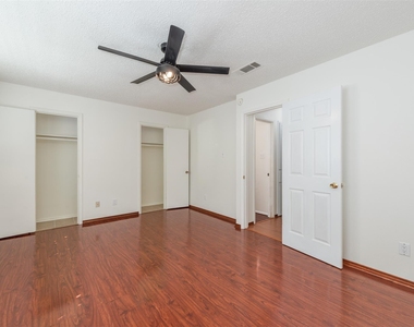 4024 Frazier Avenue - Photo Thumbnail 13