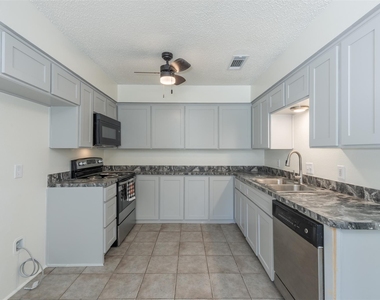 4024 Frazier Avenue - Photo Thumbnail 6