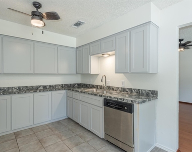 4024 Frazier Avenue - Photo Thumbnail 7
