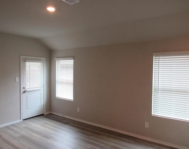 1612 Tin Roof Road - Photo Thumbnail 16